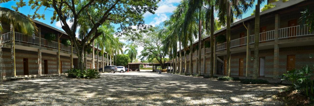 Hostería Horizontes Caucasia Exterior foto